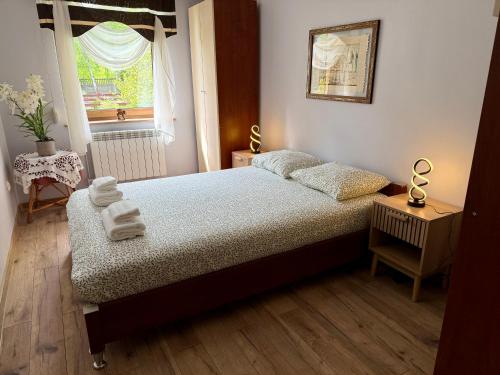 a bedroom with a bed with towels on it at Leśny Reset in Imielnia