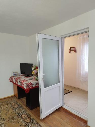an open door leading into a room with a desk at Casa Maria in Ciocaşu