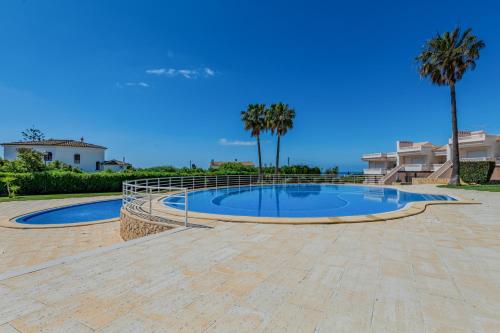 Amazing View With Pool