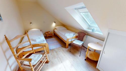 a room with two bunk beds and a window at Landhaus Gerdts - 4 in Cuxhaven