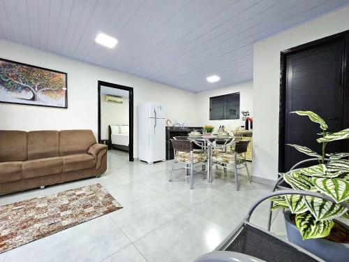 Casa 3 quartos com 6 camas - bairro tranquilo