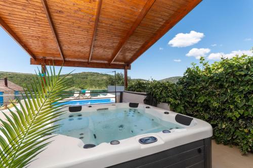 Apartment Neda with Jacuzzi