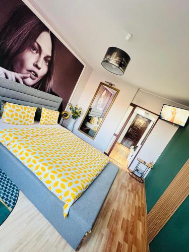a room with a bed with a poster of a woman at Apartament Gossip XOXO in Galaţi