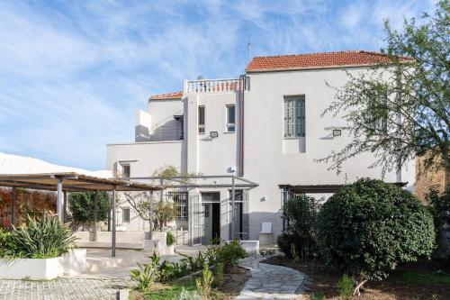 Grand 1930s Mansion in Chania Old Town with Garden