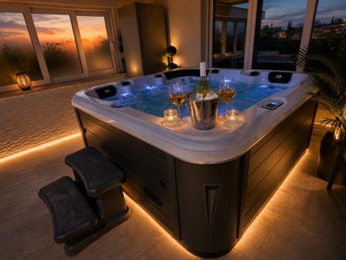 Luxury jacuzzi apartment