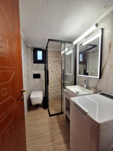 Luxury 2br apartment 50m from beach