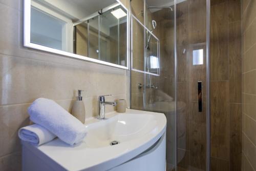 Luxury jacuzzi apartment