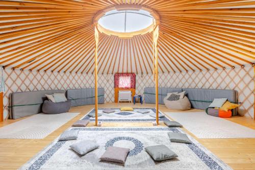 Yurt and a House with Garden - Special Experience