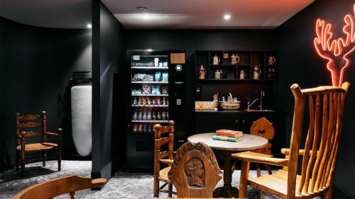 Svetainės erdvė apgyvendinimo įstaigoje Ruby Rosi Hotel Munich by IHG