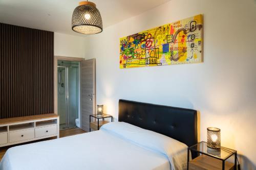 a bedroom with a bed and a painting on the wall at Aethalia Bed and Breakfast in Portoferraio
