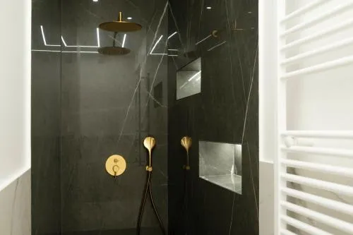 Four Rooms Luxury Suite photo 20
