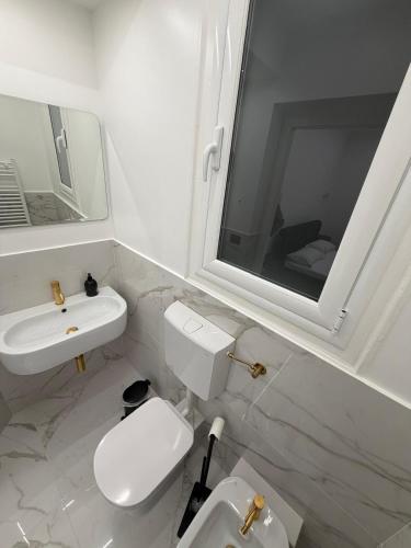 Four Rooms Luxury Suite photo 61