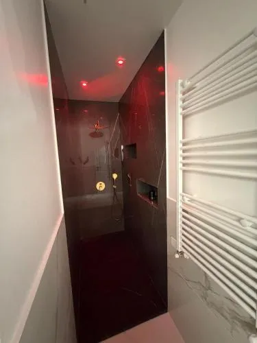 Four Rooms Luxury Suite photo 22