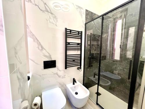 a bathroom with a toilet sink and a shower at Garibaldi Living - Centro Storico Parma in Parma
