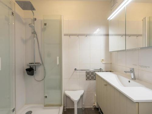 a white bathroom with a sink and a shower at 2000 - 0302 + park. 3 in Middelkerke