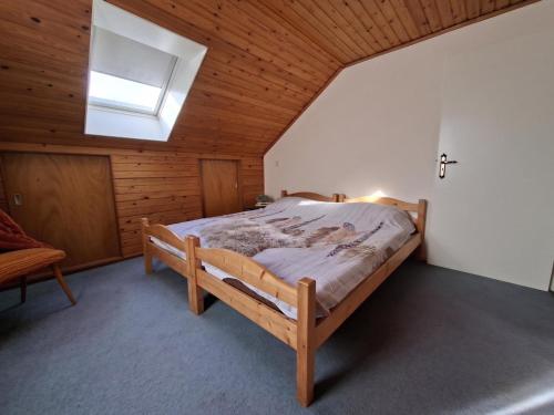 a bedroom with a bed with a wooden ceiling at Genderens Buiten in Genderen