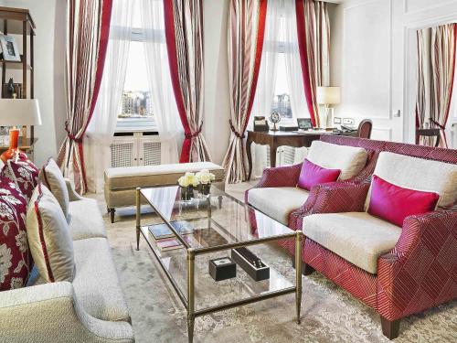 Fairmont Hotel Vier Jahreszeiten — Photo of the whole room