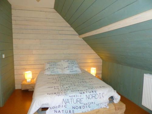 a bed with white sheets and pillows in a room at Éco-gîte rénové avec wifi près de Vichy - FR-1-489-290 in Bransat