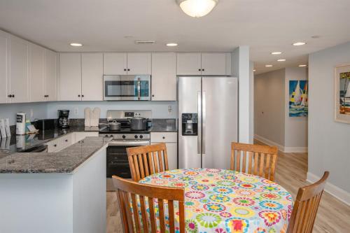 Oceanfront Paradise Sleeps 10 w Stunning Sunrises photo 17