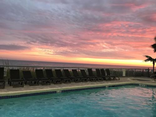 Oceanfront Paradise Sleeps 10 w Stunning Sunrises photo 22