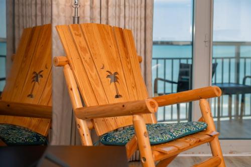 Oceanfront Paradise Sleeps 10 w Stunning Sunrises photo 36