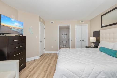 Oceanfront Paradise Sleeps 10 w Stunning Sunrises photo 137