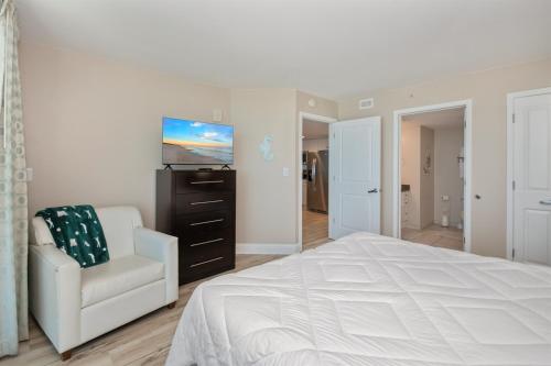 Oceanfront Paradise Sleeps 10 w Stunning Sunrises photo 143