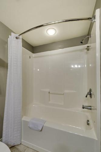 Oceanfront Paradise Sleeps 10 w Stunning Sunrises photo 170