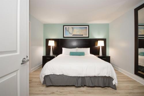 Oceanfront Paradise Sleeps 10 w Stunning Sunrises photo 171