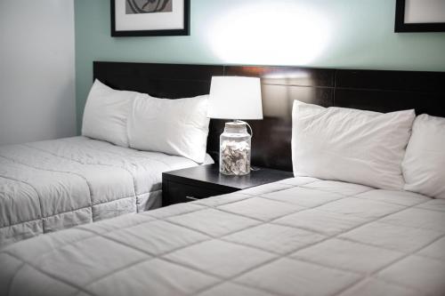 Oceanfront Paradise Sleeps 10 w Stunning Sunrises photo 180