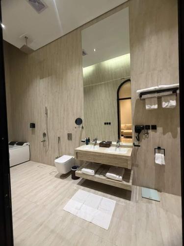 a bathroom with a sink and a shower and a toilet at شاليهات رون الفندقية in Medina