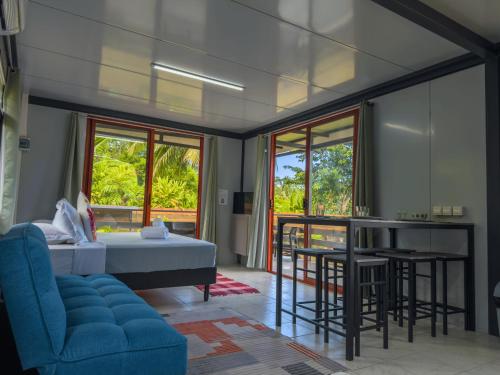 a bedroom with a bed and a table and chairs at Tekehani Lodge in Araito
