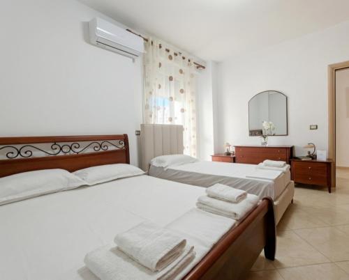 เตียงในห้องที่ Sunshine Apartment