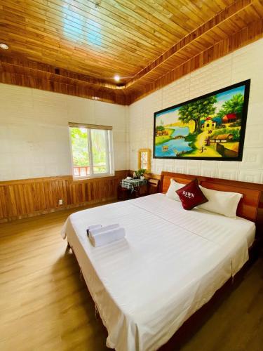 a bedroom with a large white bed in a room at Phong Nha Dawn Home in Phong Nha