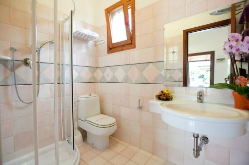 a bathroom with a toilet and a sink and a shower at Villaggio Turistico Internazionale in Bibione