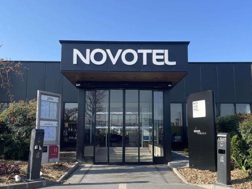 a novoired sign in front of a building at Novotel Reims Tinqueux in Reims