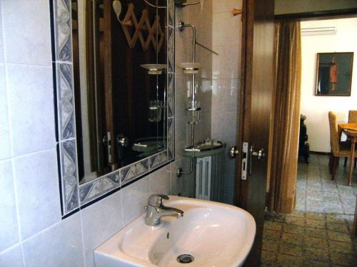 a bathroom with a sink and a mirror at Viletta Pioppi in Lido delle Nazioni