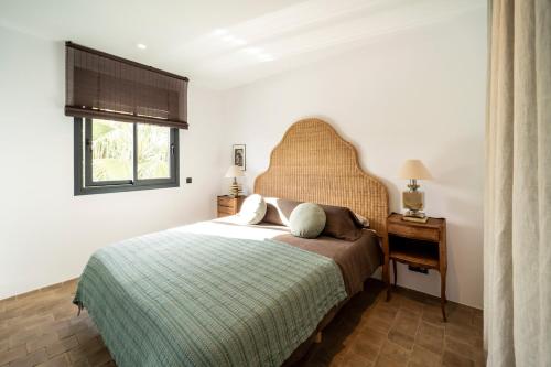 Casa Doora - Architectural Mid-Century Villa with Pool, Walk to Beach