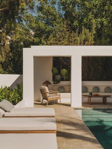 Casa Doora - Architectural Mid-Century Villa with Pool, Walk to Beach