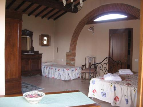 a living room with two beds and a mirror at Agriturismo Villani Poderi Nesti & Cupoli in Lastra a Signa