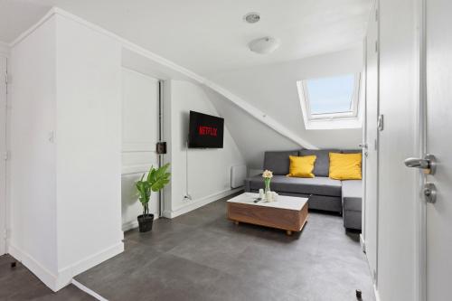 Paris Mezzanine Studio with Netflix - Le Marais