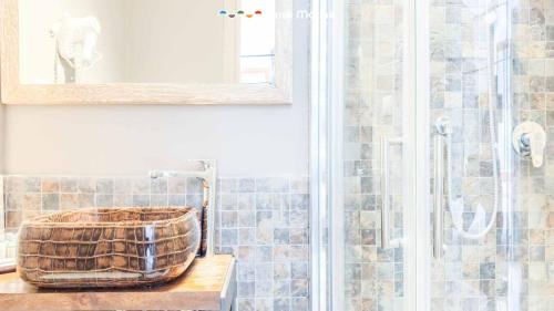 a bathroom with a wooden tub sitting on a counter at Terre Marine Rooms in Riomaggiore