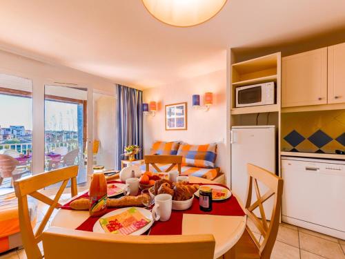 Apartment in Le Barcares with Pool