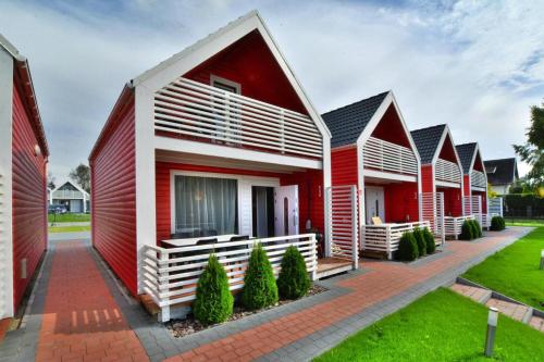 Comfortable cottages with terraces, close to the beach