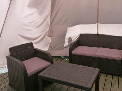 Posezení v ubytování Stone Barn Cottage