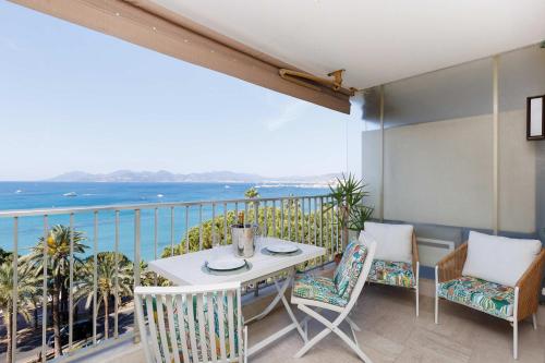 On la Croisette fabulous sea view 1 bed