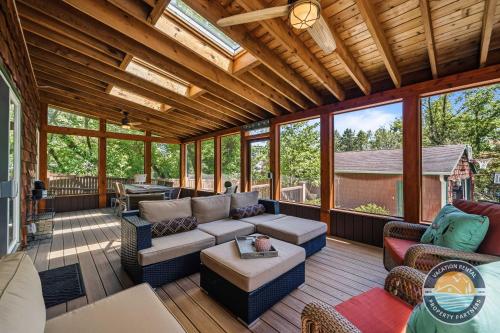 a screened in porch with furniture and windows at Peaceful Lake Como Retreat in Lake Geneva