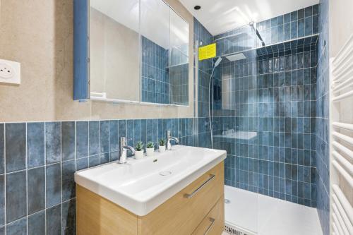 Spacious 4BR Paris Charm in Paris 8 with Netflix