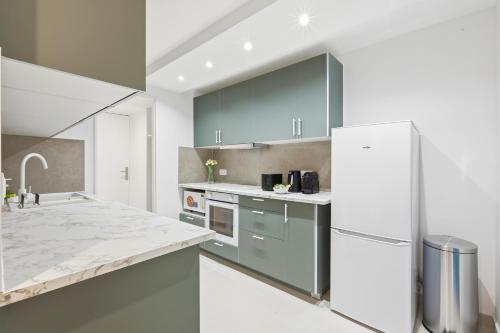 Spacious 4BR Paris Charm in Paris 8 with Netflix