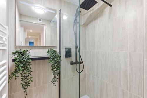 Spacious 4BR Paris Charm in Paris 8 with Netflix